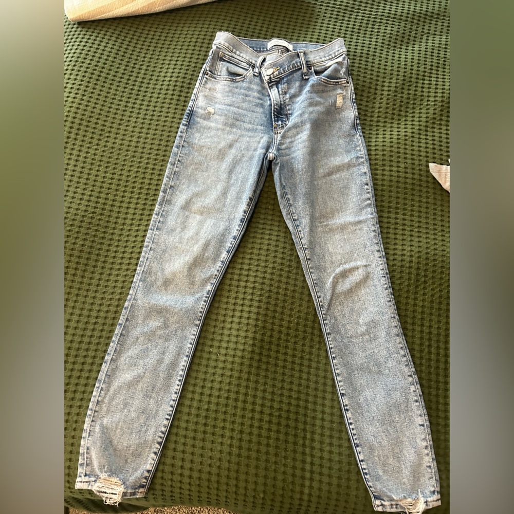 Abercrombie & Fitch Super Skinny High-Rise Jeans with Crossover Waist (26/2S)